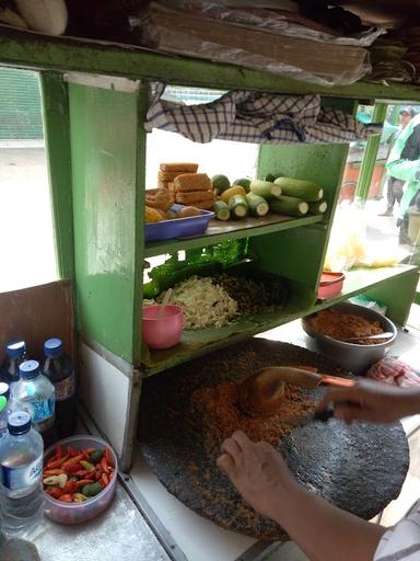 GADO-GADO KUNINGAN