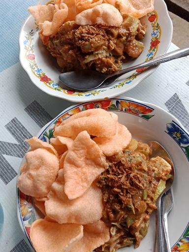 GADO-GADO LONTONG NASI (KUNINGAN)