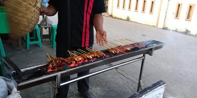 WARUNG SATE MADURA PAKE SAMBAL BANG ARIS