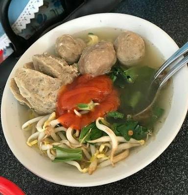 MIE AYAM DAN BASO SAFA