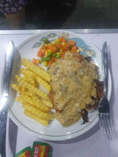 CHICKEN STEAK & SPAGHETTI DI BALI