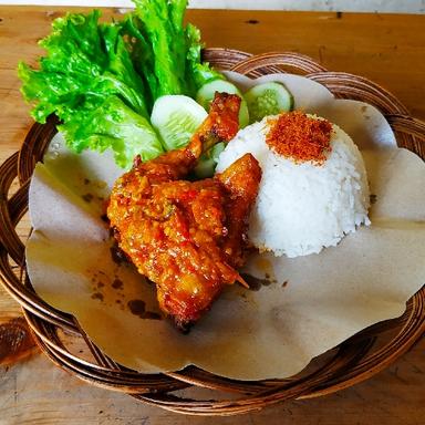 GOBEK (GORENG BEBEK SAMBEL KOREK)