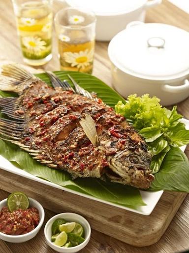 LELESEHAN DEZZA ( AYAM.IKAN BAKAR )