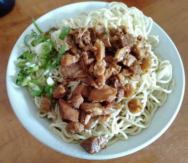 MIE AYAM LESEHAN GAJAH MUNGKUR ‘WONOGIRI’