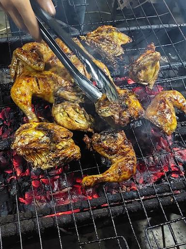 AYAM BAKAR BABEH MAN DAN SAMBAL BAKAR BABEH MAN