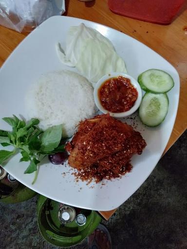 AYAM KAMPUNG MBAK MAYA