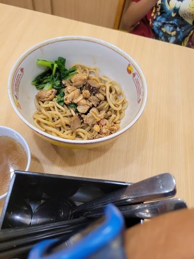 GOLDEN LAMIAN SUMMARECON MALL BEKASI