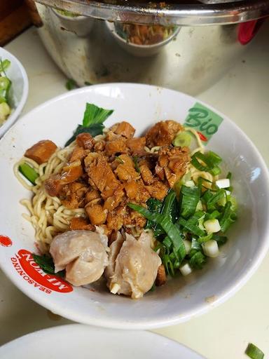 MIE AYAM GEROBAK (PAKDE)