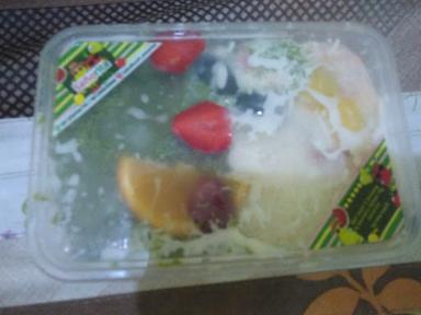 SALAD BUAH SENORITA