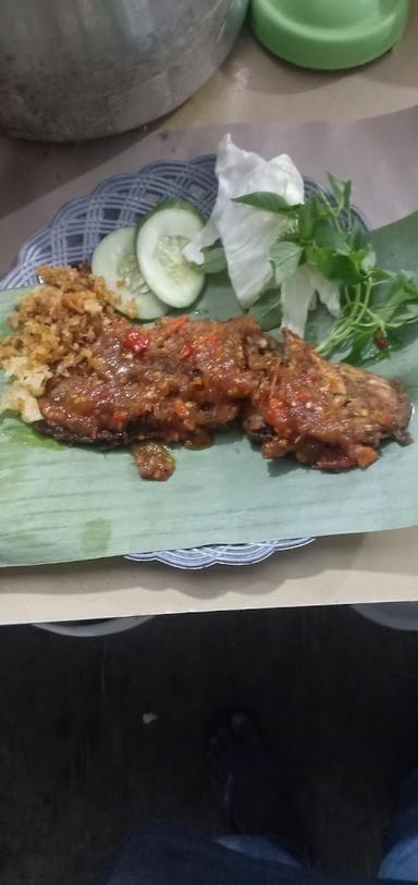 PECEL LELE DAN AYAM GEPREK FOWAZ