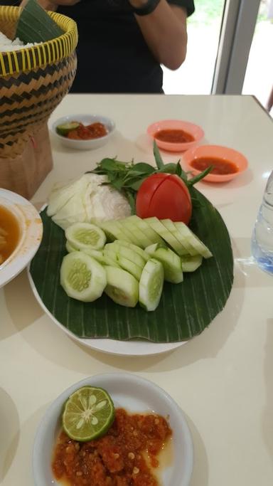 RUMAH MAKAN AYAM GORENG KALASAN