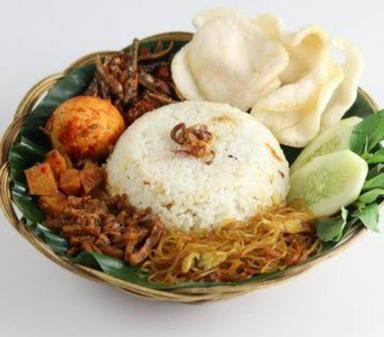 WARUNG NASI UDUK & PECEL AYAM BU DEDE