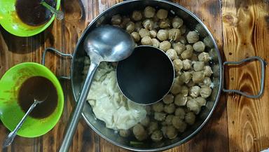 PANGSIT MIE & BAKSO CAK DI