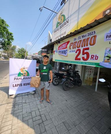 LAPIS KUKUS PAHLAWAN BENJENG