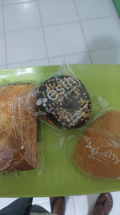 ESTHY CAKE & BAKERY BERBAH