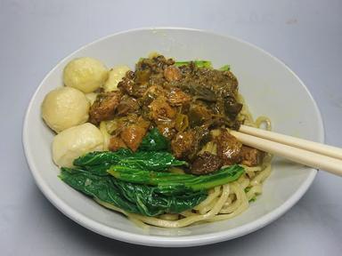 MIE AYAM & NASGOR ARTO MORO