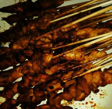 SATE AYAM MADURA CAK ANWAR BELORAN