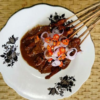 SATE AYAM MADURA CAK ANWAR BELORAN