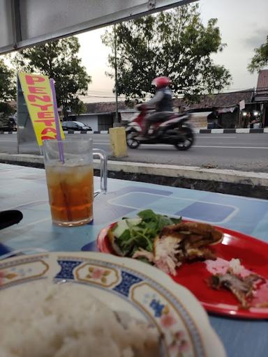 WARUNG SOTO LENTHOK & PENYETAN EYANG POYO