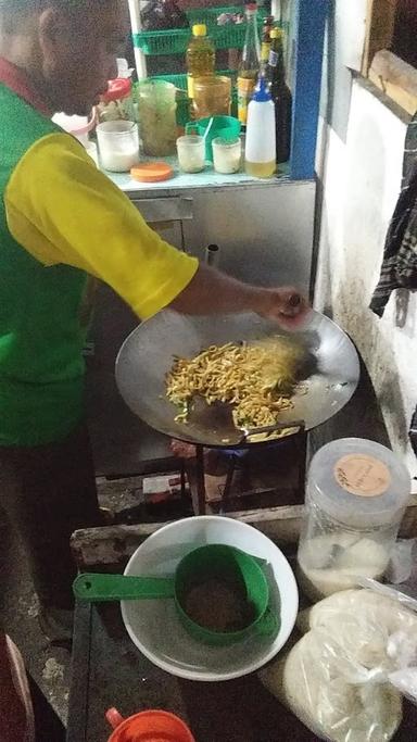 WARUNG MIE AYAM NASI GORENG