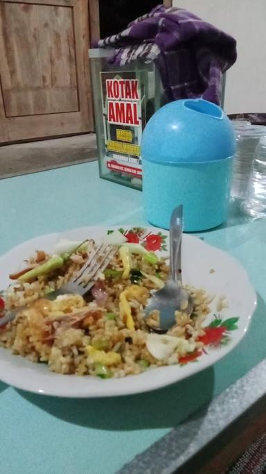 WARUNG MIE AYAM NASI GORENG