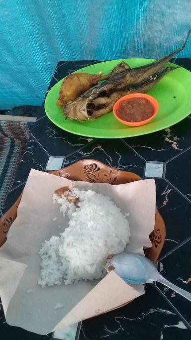 AYAM GORENG TIGA PUTRA