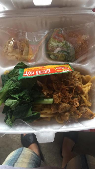 KEDAI YORI:MIE AYAM GORENG DAN BAKSO