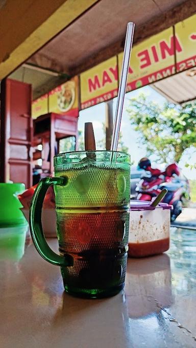 MIE AYAM DAN BAKSO RAGIL PUTRI