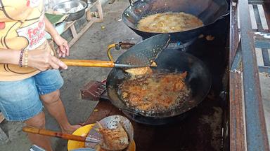 AYAM PENYET ALI TANJUNG