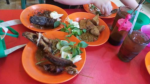 AYAM PENYET CAK ALI. LAMONGAN DOA IBU.