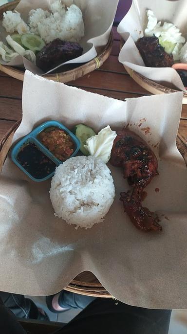 AYAM BAKAR 77