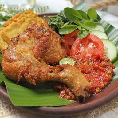 AYAM PENYET KAK JUR