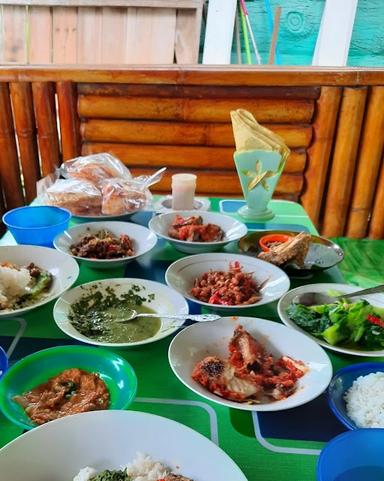 RUMAH MAKAN DANGAU INDAH