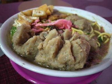 WARUNG BAKSO KAK INA