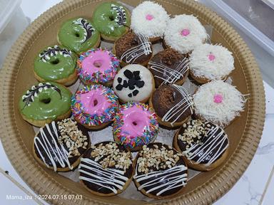 DONAT MAMA IZA