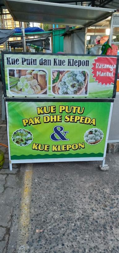 KUE PUTU PAK DHE SEPEDA & KUE KLEPON