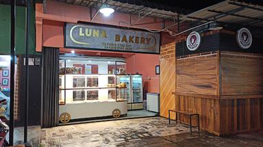 LUNA BAKERY & CAKE