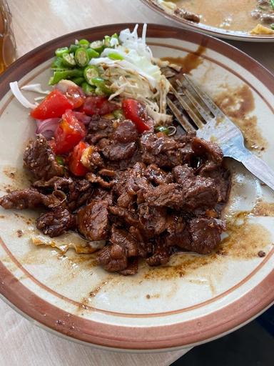 WARUNG MAKAN MERAH PUTIH (AYAM KAMPUNG)