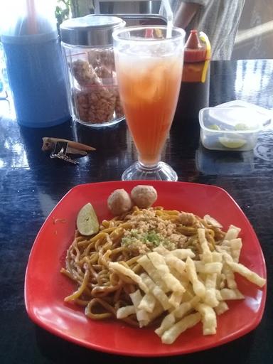 WARUNG MIE PEDAS AMANAH SUDIANG