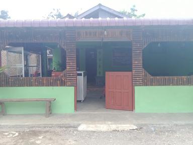 RUMAH MAKAN MINANG BAMBU KUNING