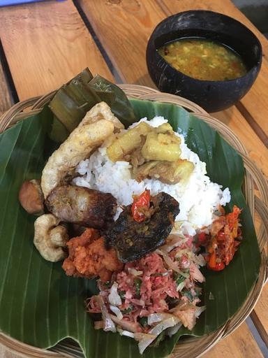 NASI LAWAR LOKALAN