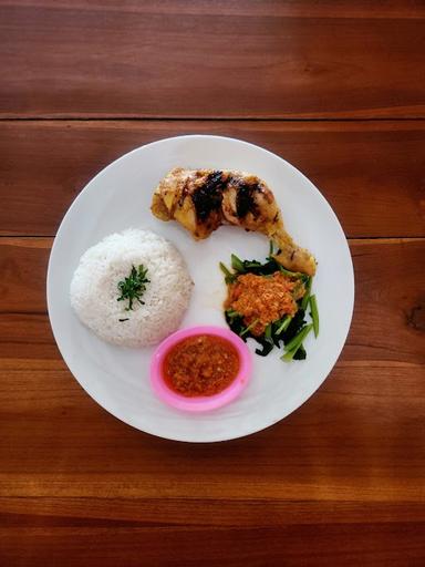 WARUNG BUDI PANTAI LEBIH GIANYAR