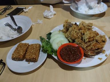 AYAM GORENG PAK MANING