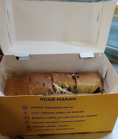 TERANG BULAN PUKIS MARTABAK MINI MALANG NGALAM