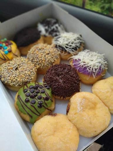 AINUN DONAT/BASO MAS YANA & AYAM POTONG