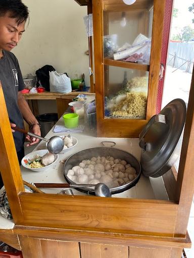 BAKSO MEGATREND MANG ENTIS TERMINAL BUBULAK