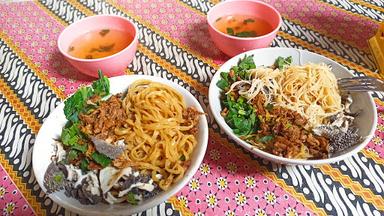 MIE AYAM, BABAT, BASO SURABAYA CHINESE FOOD