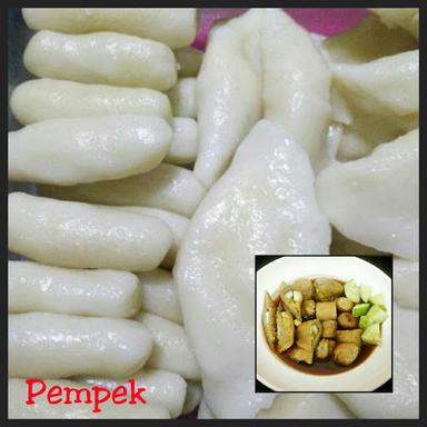 GEROBAK PEMPEK,CILOK, DAN SEBLAK WALUYA