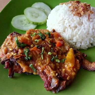 NASI GORENG DAN AYAM GORENG 79