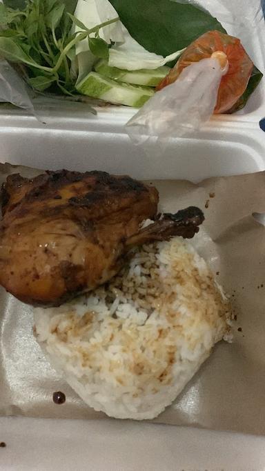 AYAM GEPREK PENGKOLAN BU YETI